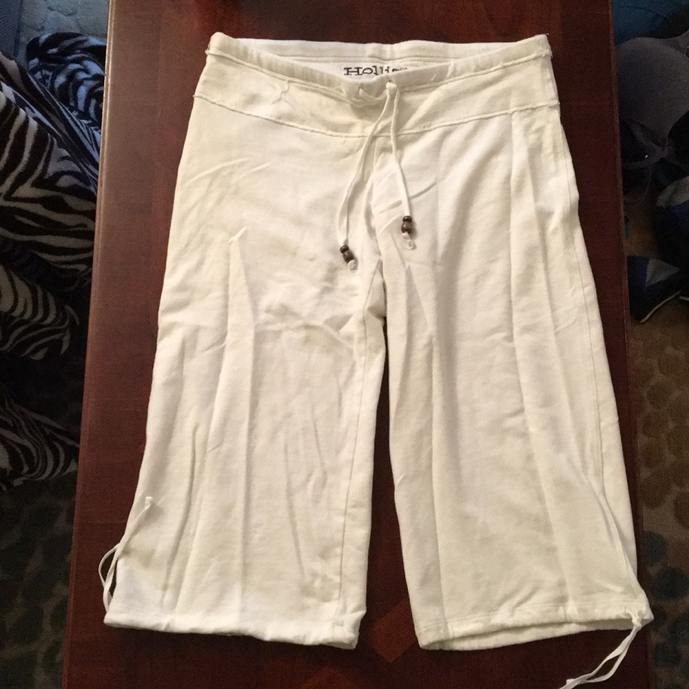 Hollister white capris size S